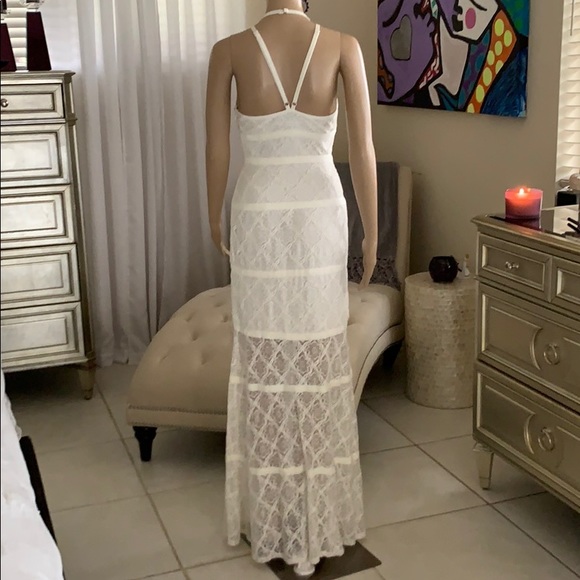 ALI & JAY WHITE LACE KEYHOLE GOWN - Picture 4 of 4